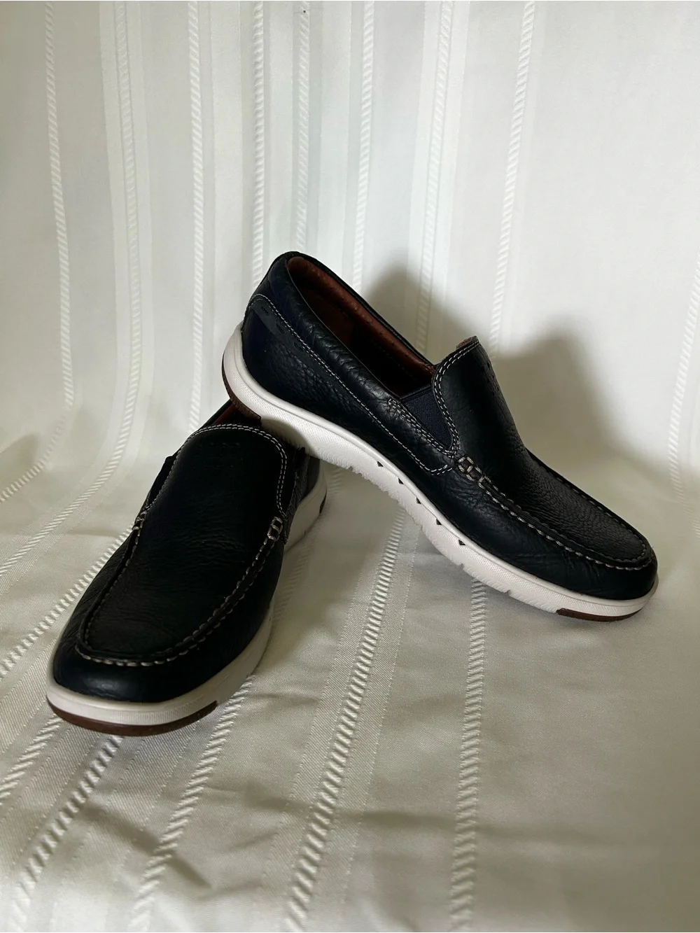 Clarks Unmaslow Easy Slip-On Shoes Loafers Navy White Mens 8 Perforated Casual